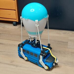 🚌 Fortnite Battle Bus Deluxe Vehicle.